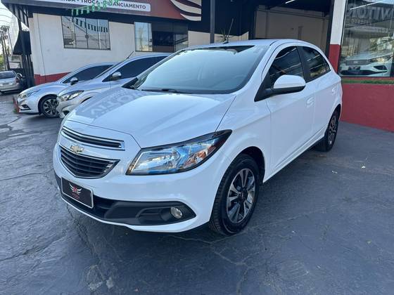 CHEVROLET ONIX 1.4 MPFI LTZ 8V FLEX 4P AUTOMÁTICO CHEVROLET ONIX 1.4 MPFI LTZ 8V FLEX 4P AUTOMÁTICO